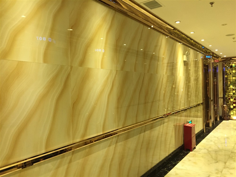 墙面接纳1xBET微晶石印度—流沙金KWD58045铺贴