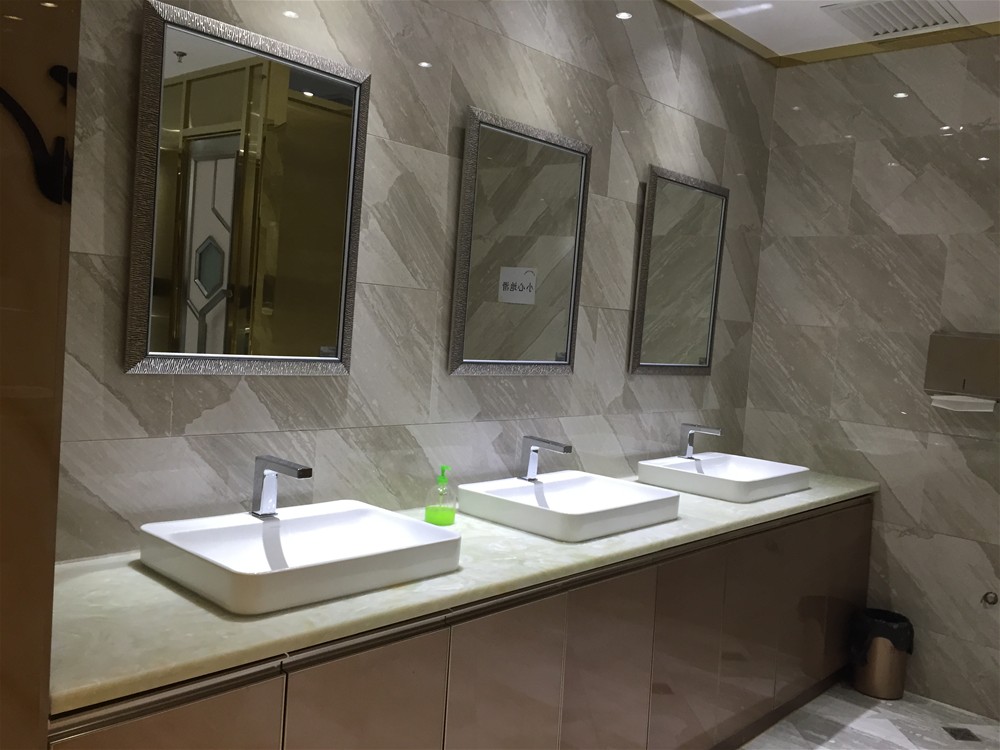 KTV洗手间墙、、地面接纳1xBET瓷砖全抛釉爱丁堡-天堡石KYP8062铺贴