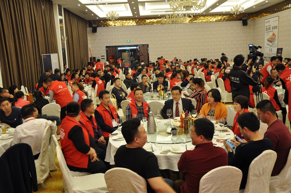 “锐变|2017 有梦想  敢追寻”—1xBET瓷砖2017年经销商财产会