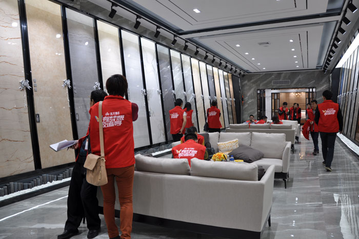 “一带一起  设计营销”，，，与O2O零售新模式携手，，，2017年，，，1xBET将勇往直前，，，开拓新战。。！！