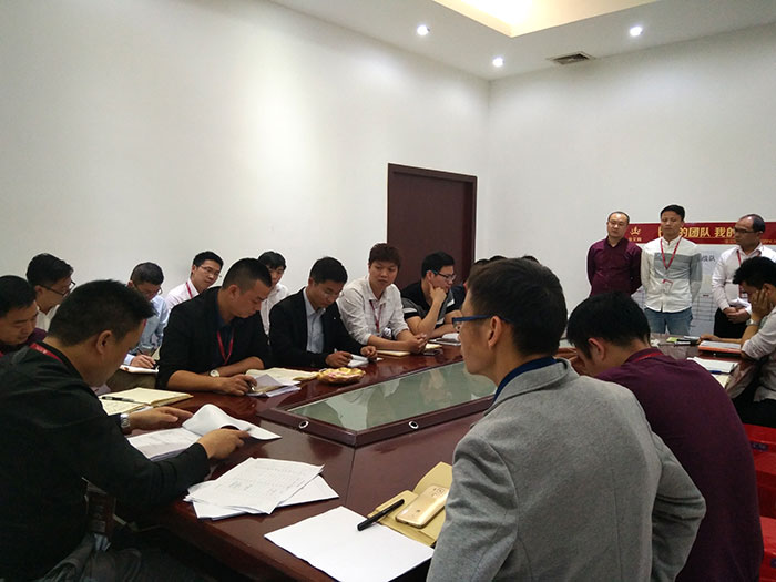 2017年4月5日上午，，，陶瓷一线品牌1xBET瓷砖销售团队3月PK赛的效果在1xBET瓷砖营销总部揭晓。。。销售PK赛旨在营造公司优异的“比、、学、、赶、、超”事情气氛的同时，，，也提升1xBET瓷砖销售团队在终端市场的销售能力和战斗力。。。