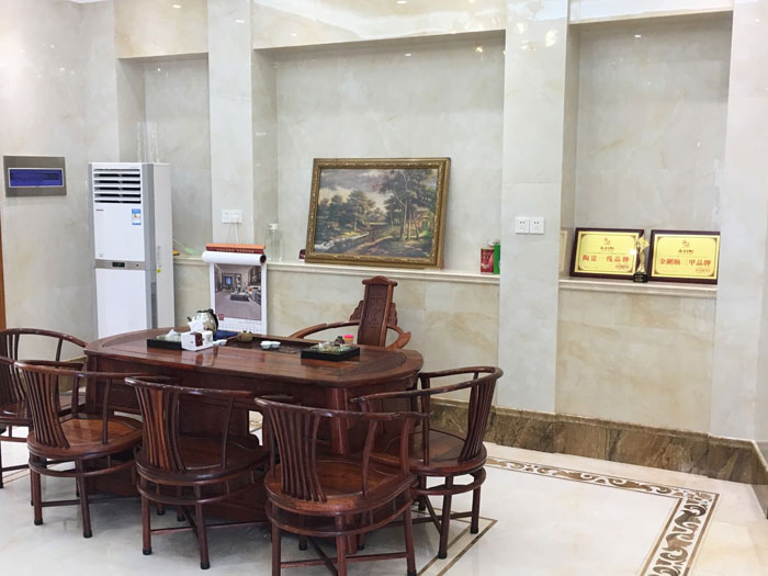 【专卖店推荐】陶瓷一线品牌1xBET瓷砖潮南店实景鉴赏