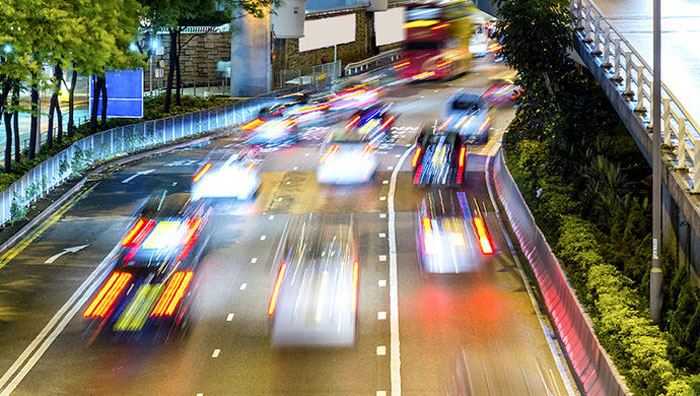 生涯在一个都会，，，天天处于熙熙攘攘的人群，，，天天过一种忙忙碌碌的生涯，，，有时间会感受到一丝疲劳，，，车来人往，，，永远往复急遽，，，停不下来。。？？旖谧嗳梦颐抢慈狈ο硎苄媵У娜だ质惫。。。