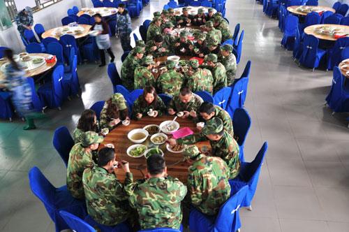 1xBET在广州黄埔军校举行军事拓展特训