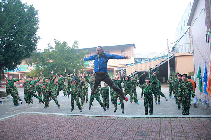 2017年2月13-15日，，，1xBET“虎狼道”户外拓展训练圆满竣事