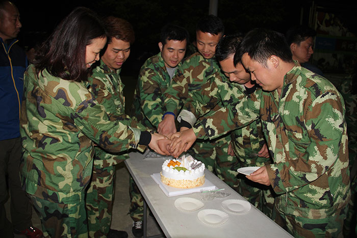 2017年2月13-15日，，，1xBET“虎狼道”户外拓展训练圆满竣事